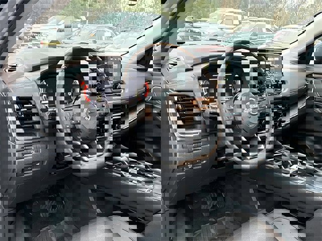 Used 2023 Nissan Rogue Platinum w/ Platinum Premium Package image 10