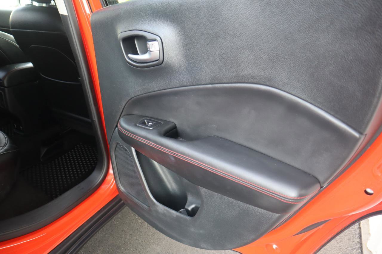 Used 2020 Jeep Compass Trailhawk w/ Leather Interior Group AWD/4WD image 49