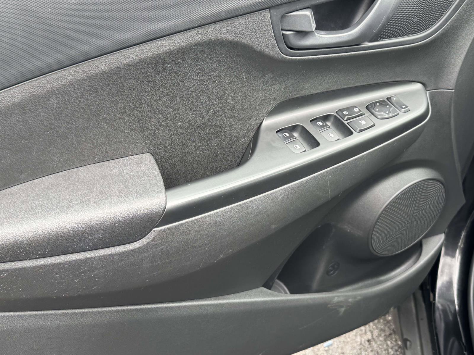 Used 2023 Hyundai Kona SEL image 28