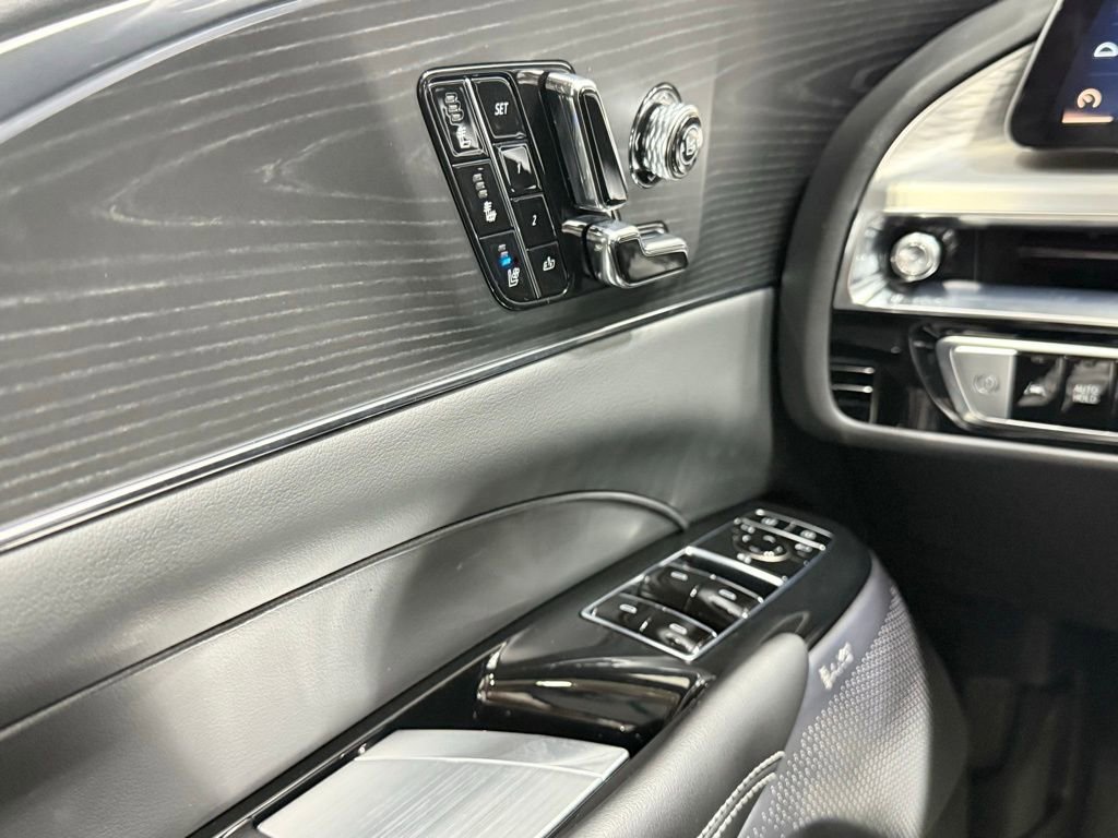 Used 2024 Cadillac Lyriq Sport RWD image 18