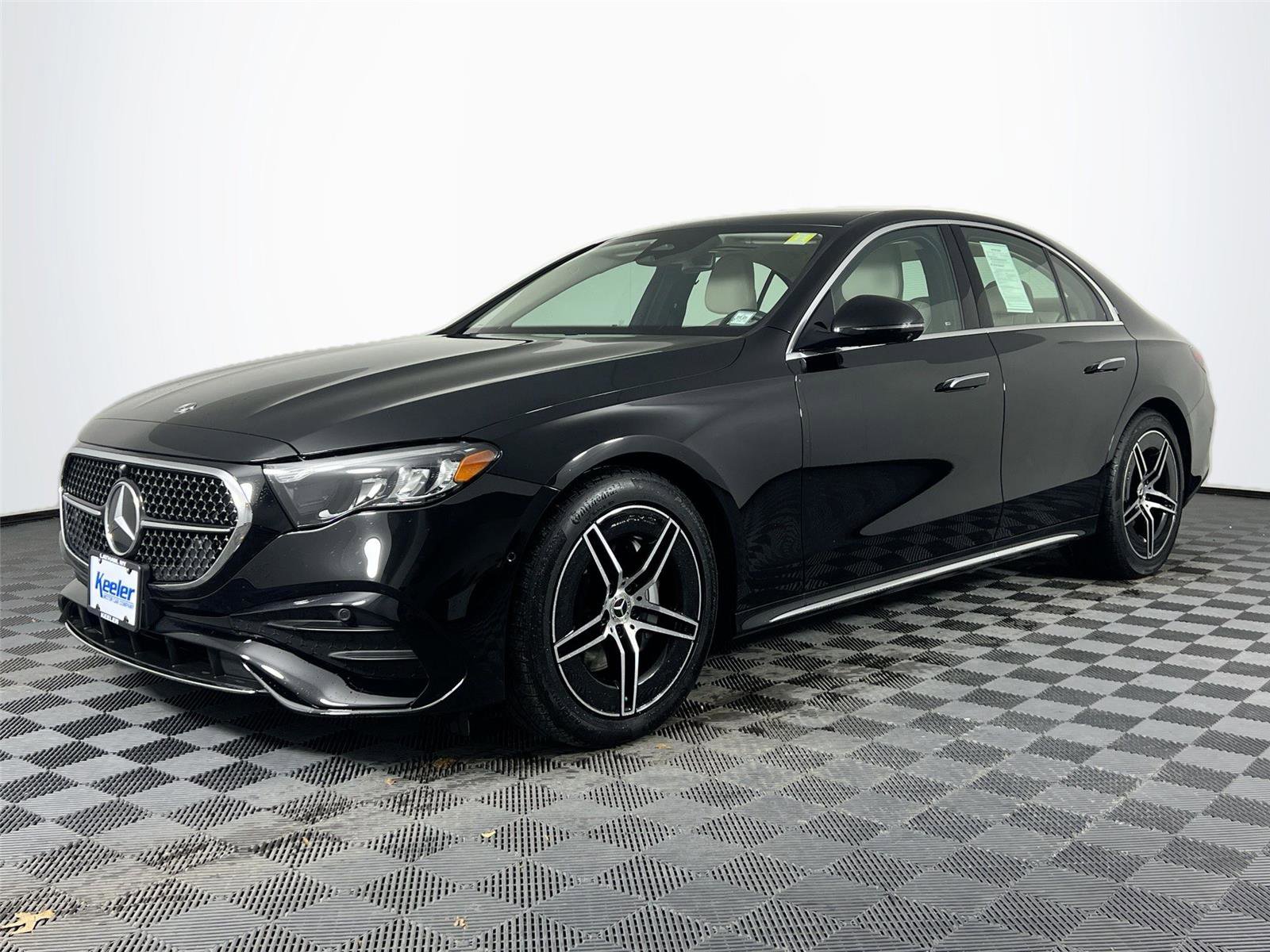 Used 2025 Mercedes-Benz E 350 4MATIC Sedan image 2