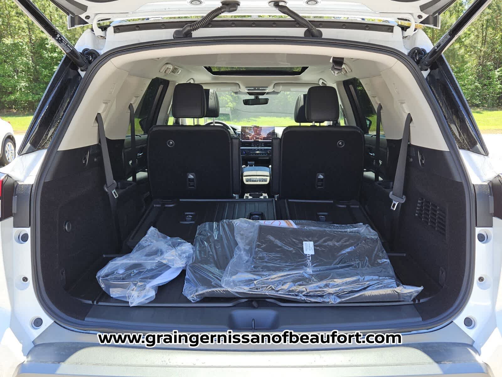 New 2026 Nissan Pathfinder Platinum FWD image 6