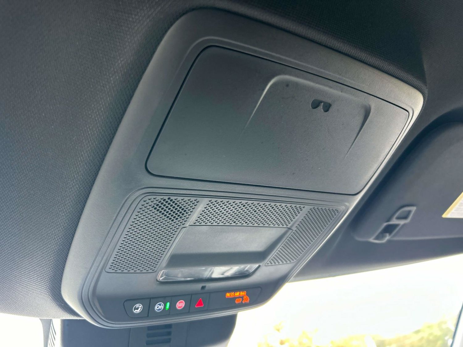 Used 2025 Chevrolet Traverse LT FWD image 41