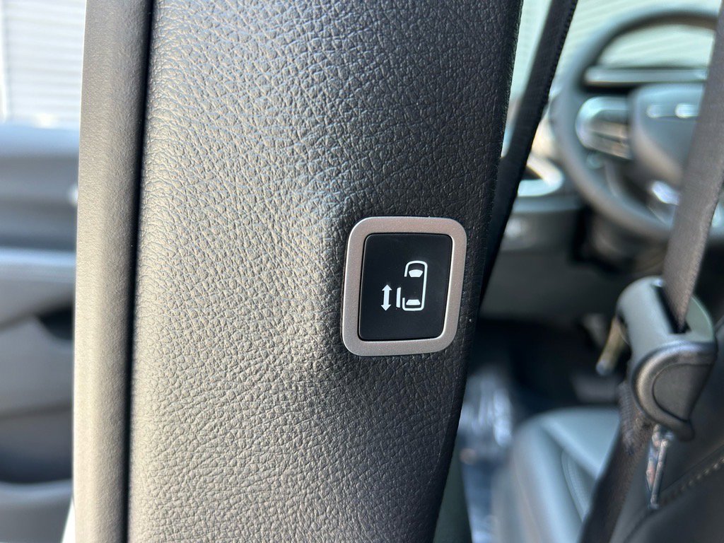 New 2025 Chrysler Voyager LX image 38