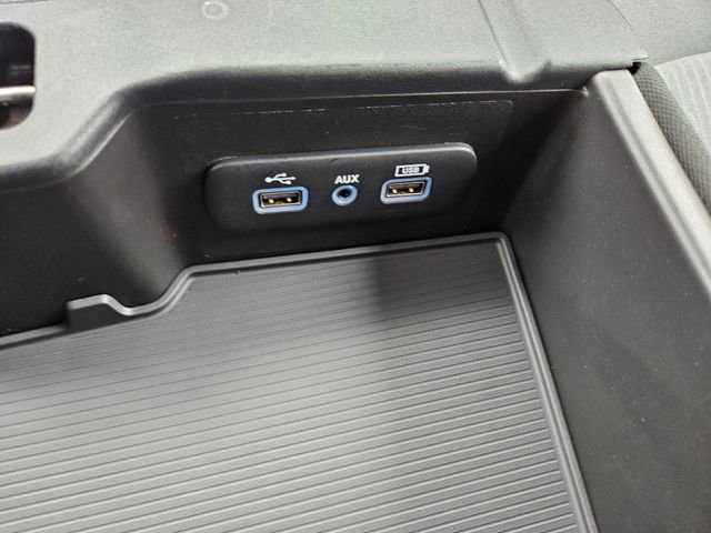 Used 2023 RAM 1500 Classic SLT AWD/4WD image 32