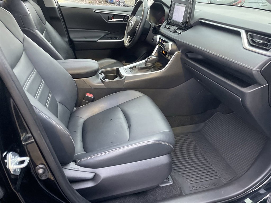 Used 2021 Toyota RAV4 XLE Premium image 33