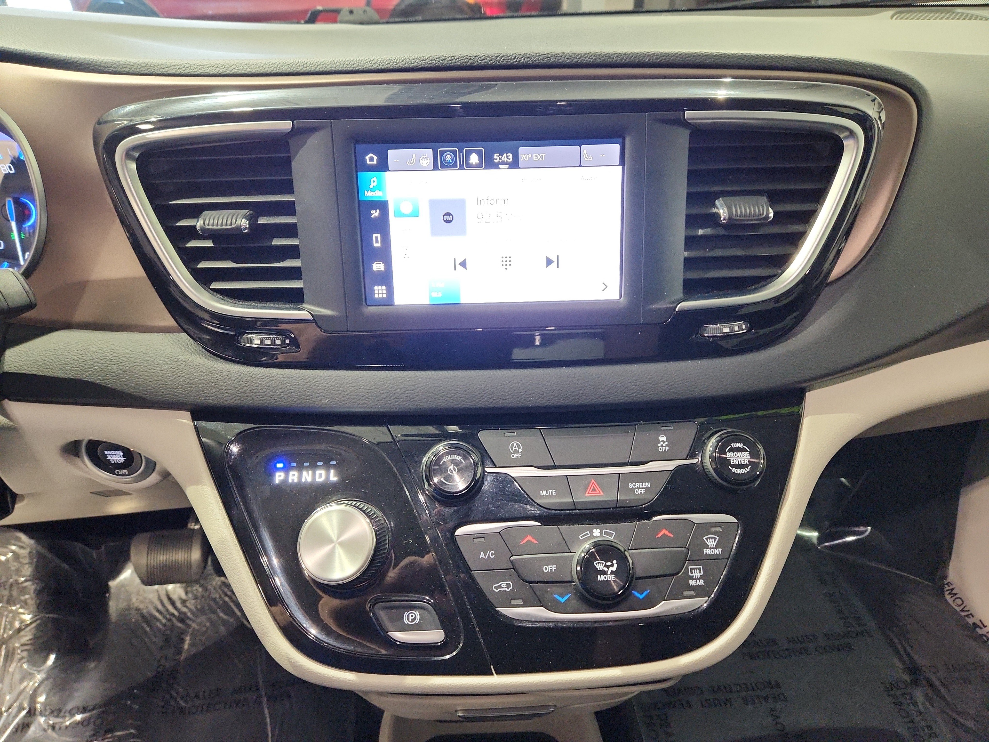 Used 2023 Chrysler Voyager LX FWD image 6