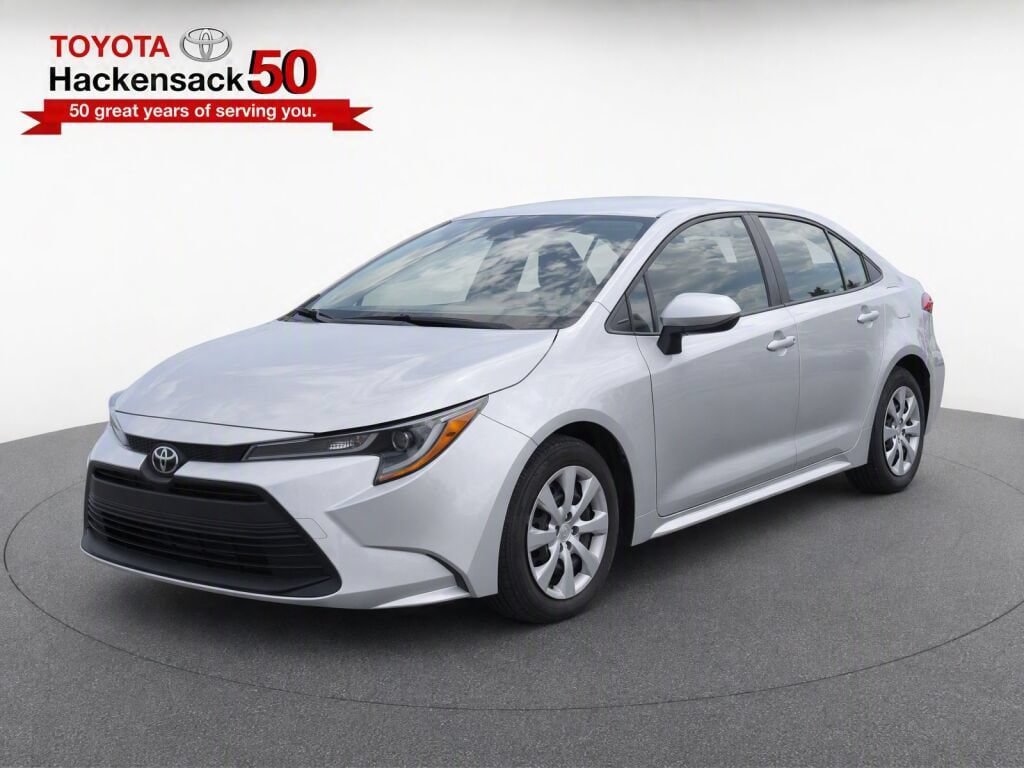 Used 2025 Toyota Corolla LE FWD image 2