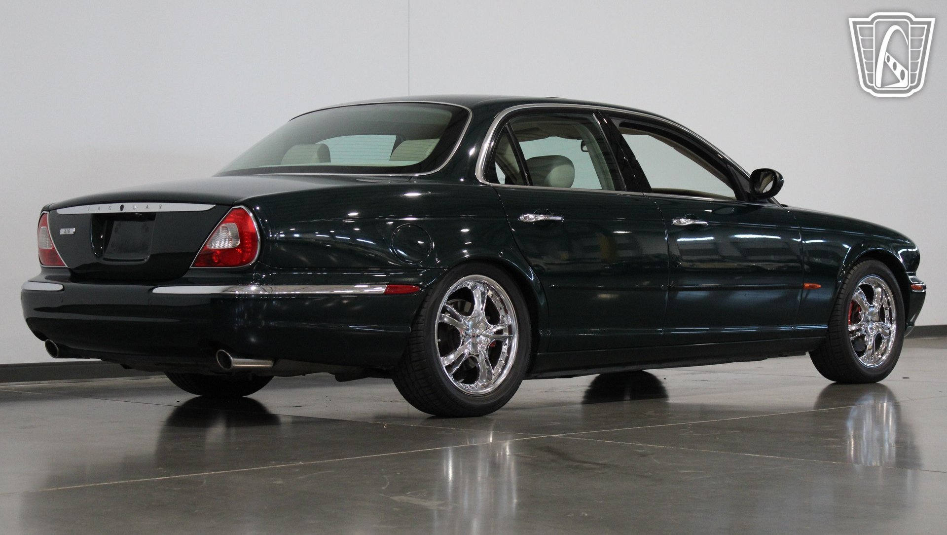 Used 2004 Jaguar XJ8 RWD image 32