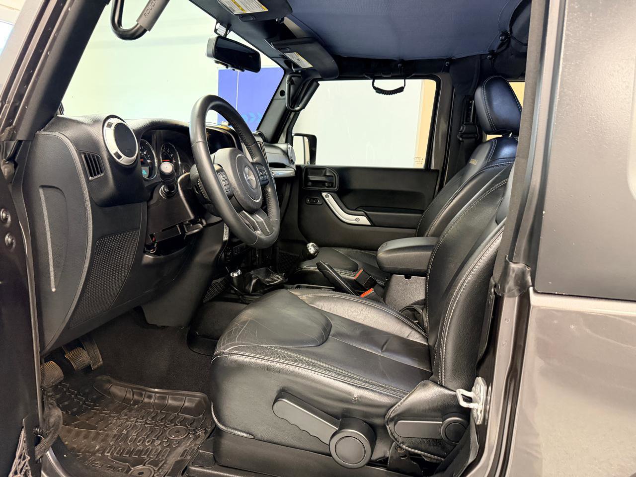 Used 2014 Jeep Wrangler Sahara w/ Connectivity Group AWD/4WD image 17