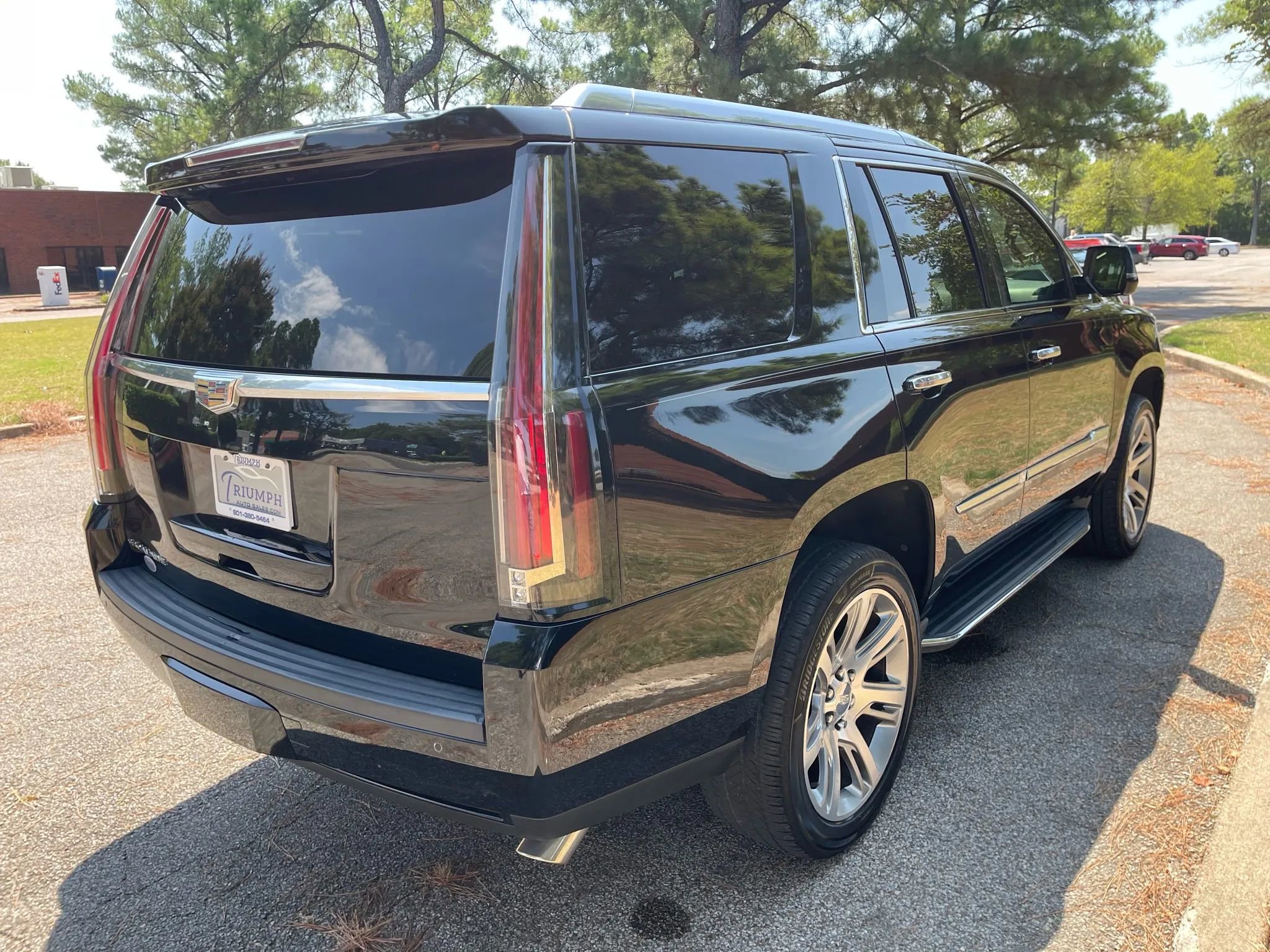 Used 2016 Cadillac Escalade Luxury image 5