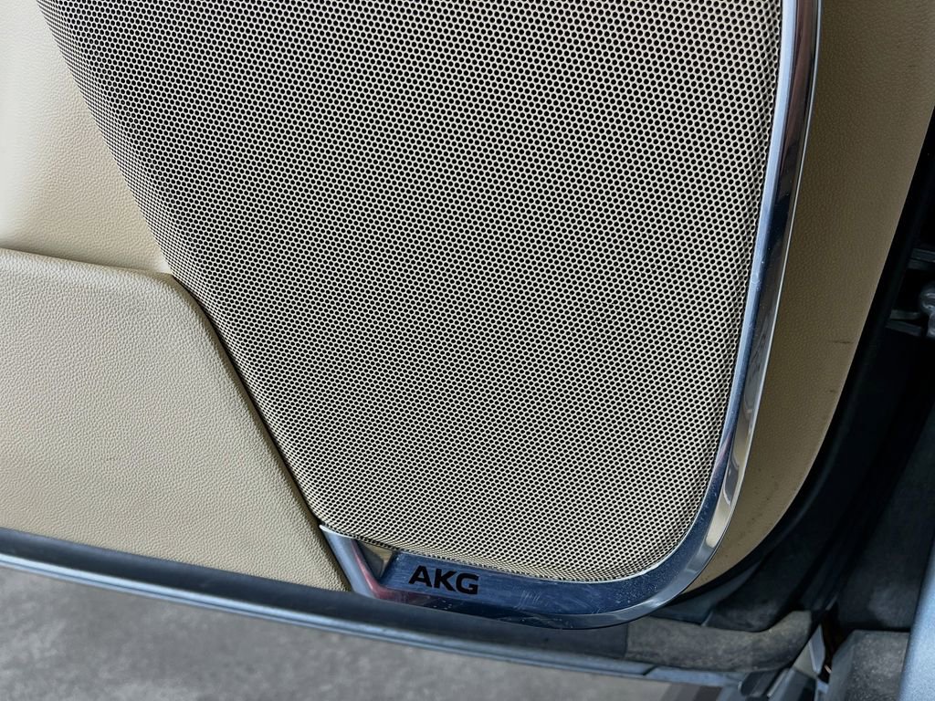 Used 2023 Cadillac Escalade Premium Luxury w/ Performance Package image 27