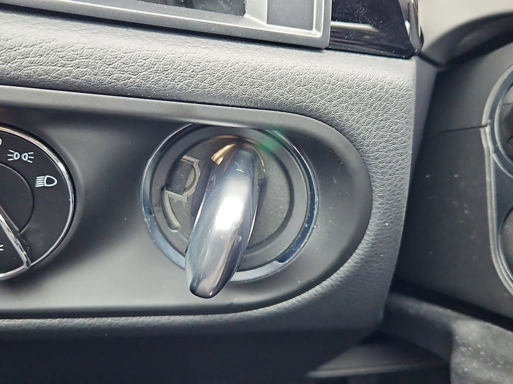 Certified 2025 Porsche Macan image 28