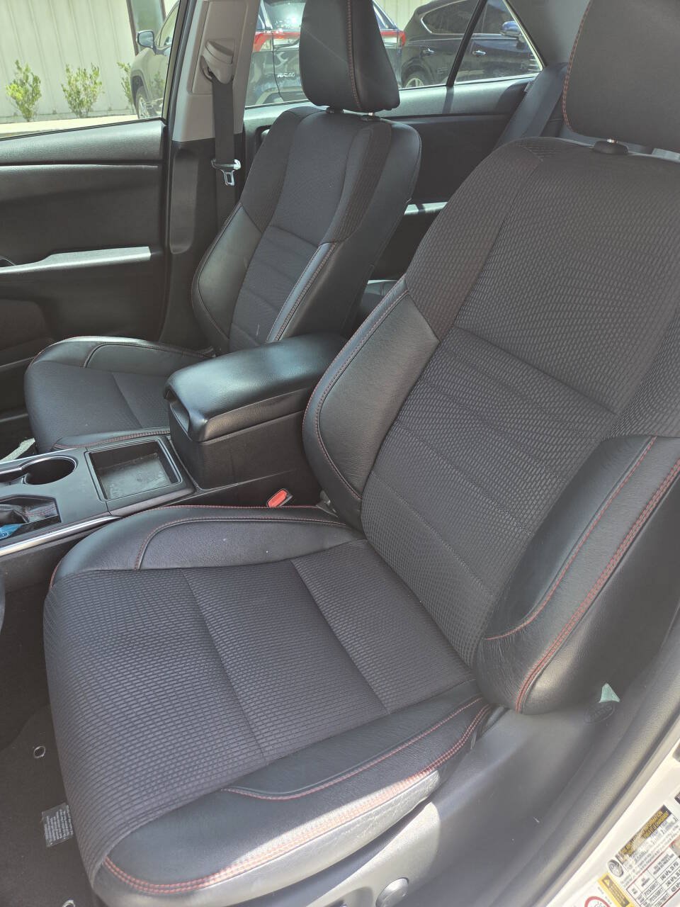 Used 2017 Toyota Camry SE FWD image 3