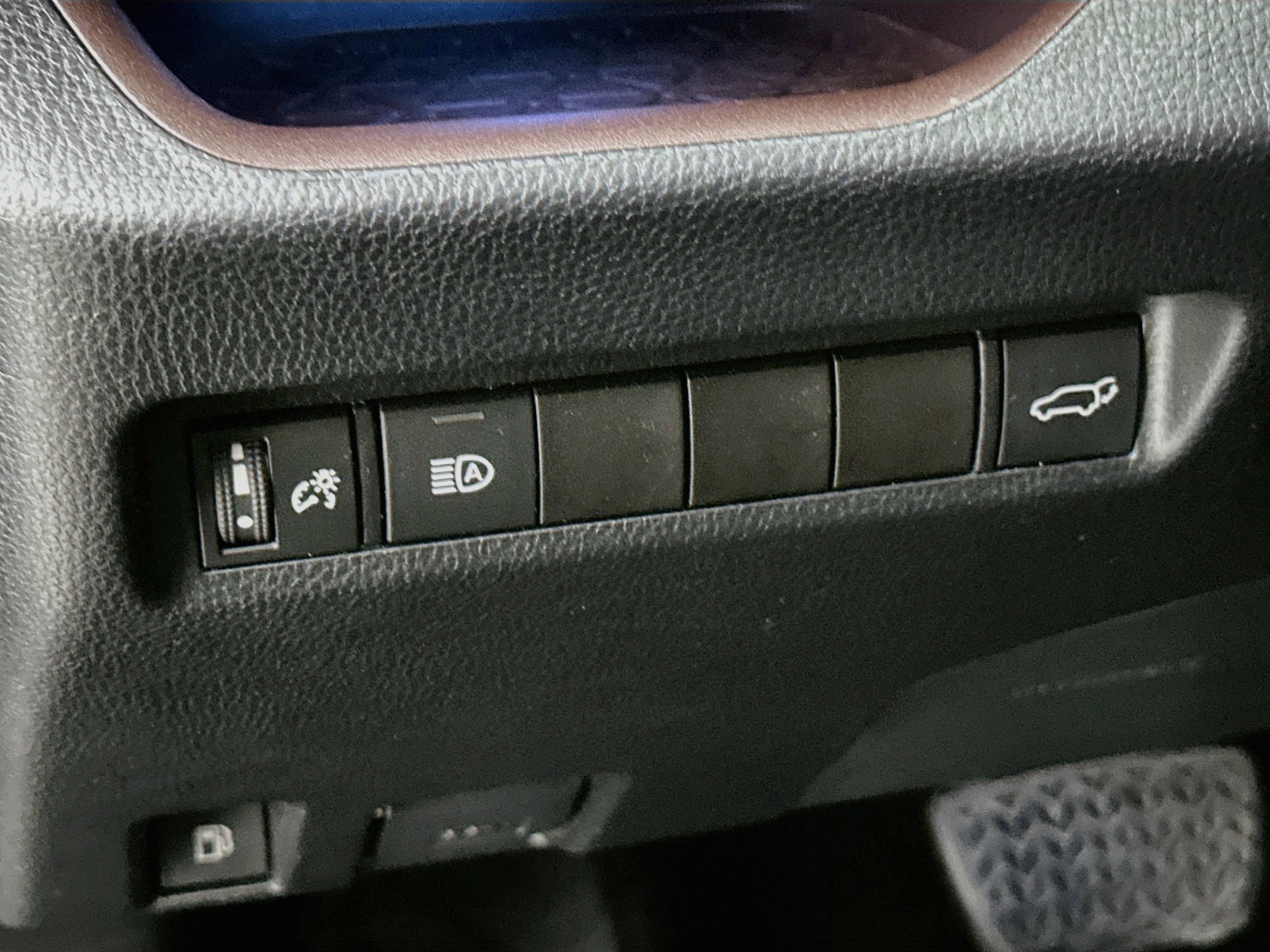 Used 2019 Toyota RAV4 Limited AWD/4WD image 17