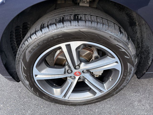 Used 2018 Jaguar F-PACE R-Sport image 12