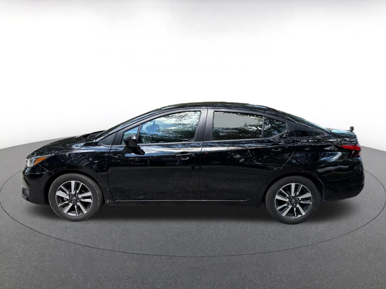 Used 2025 Nissan Versa SV FWD image 10