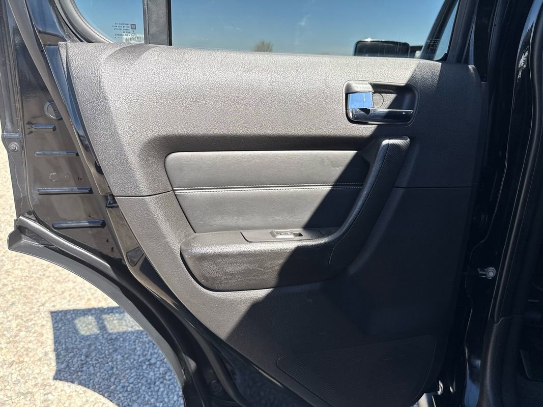 Used 2010 HUMMER H3 Alpha AWD/4WD image 24
