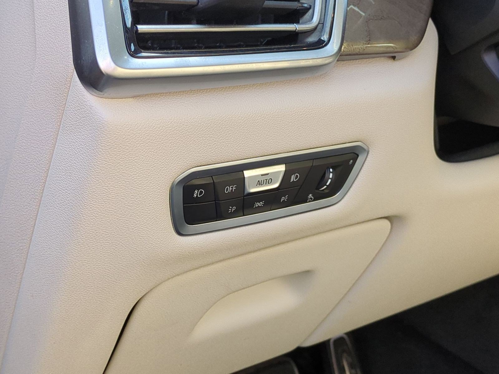 Used 2019 BMW X5 xDrive40i w/ M Sport Package AWD/4WD image 16
