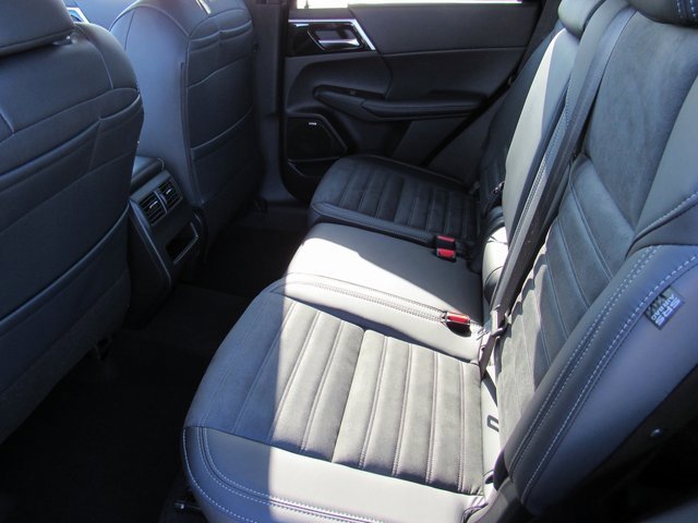 New 2025 Mitsubishi Outlander SE image 9