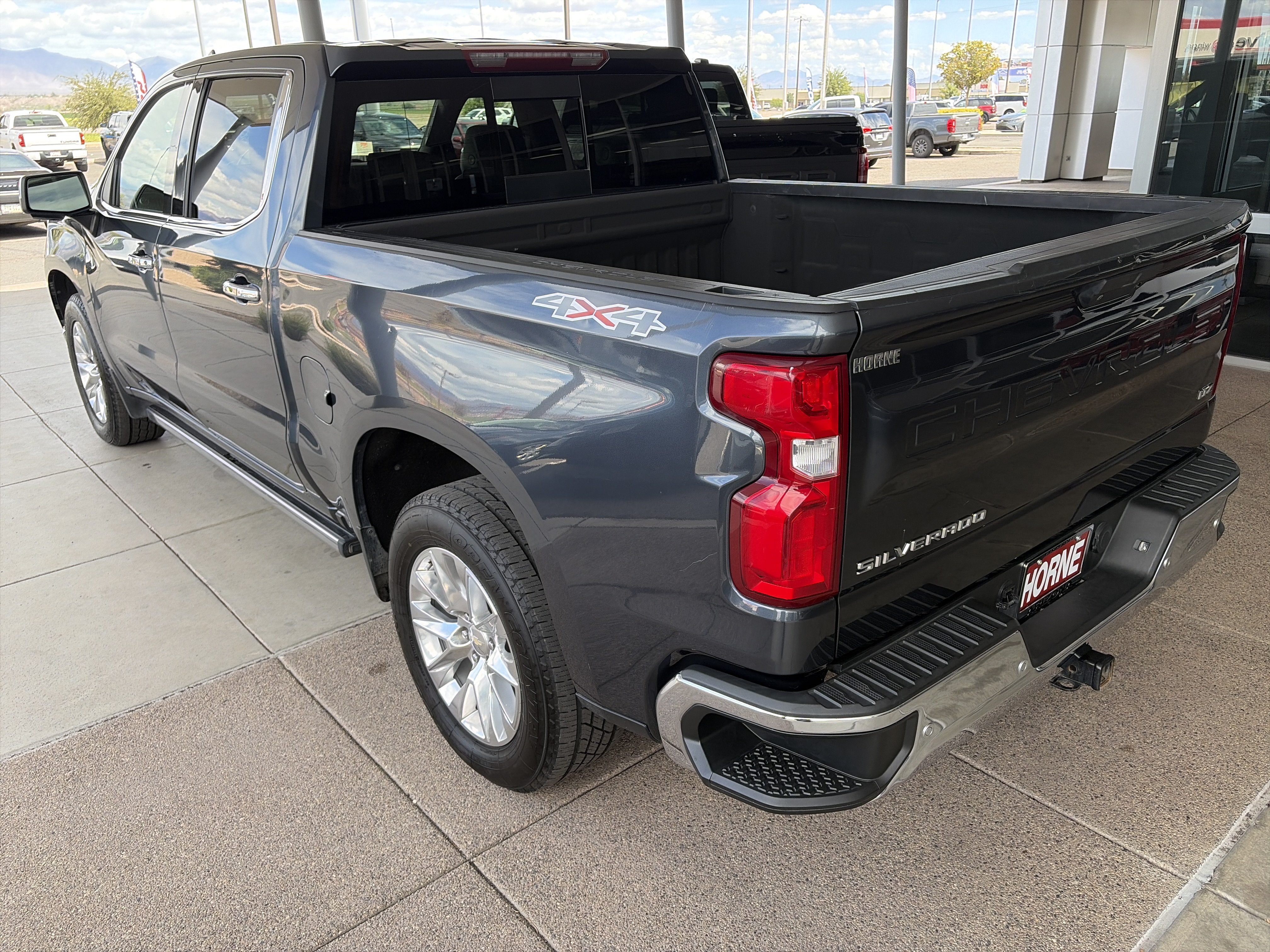 Used 2022 Chevrolet Silverado 1500 LTZ AWD/4WD image 6