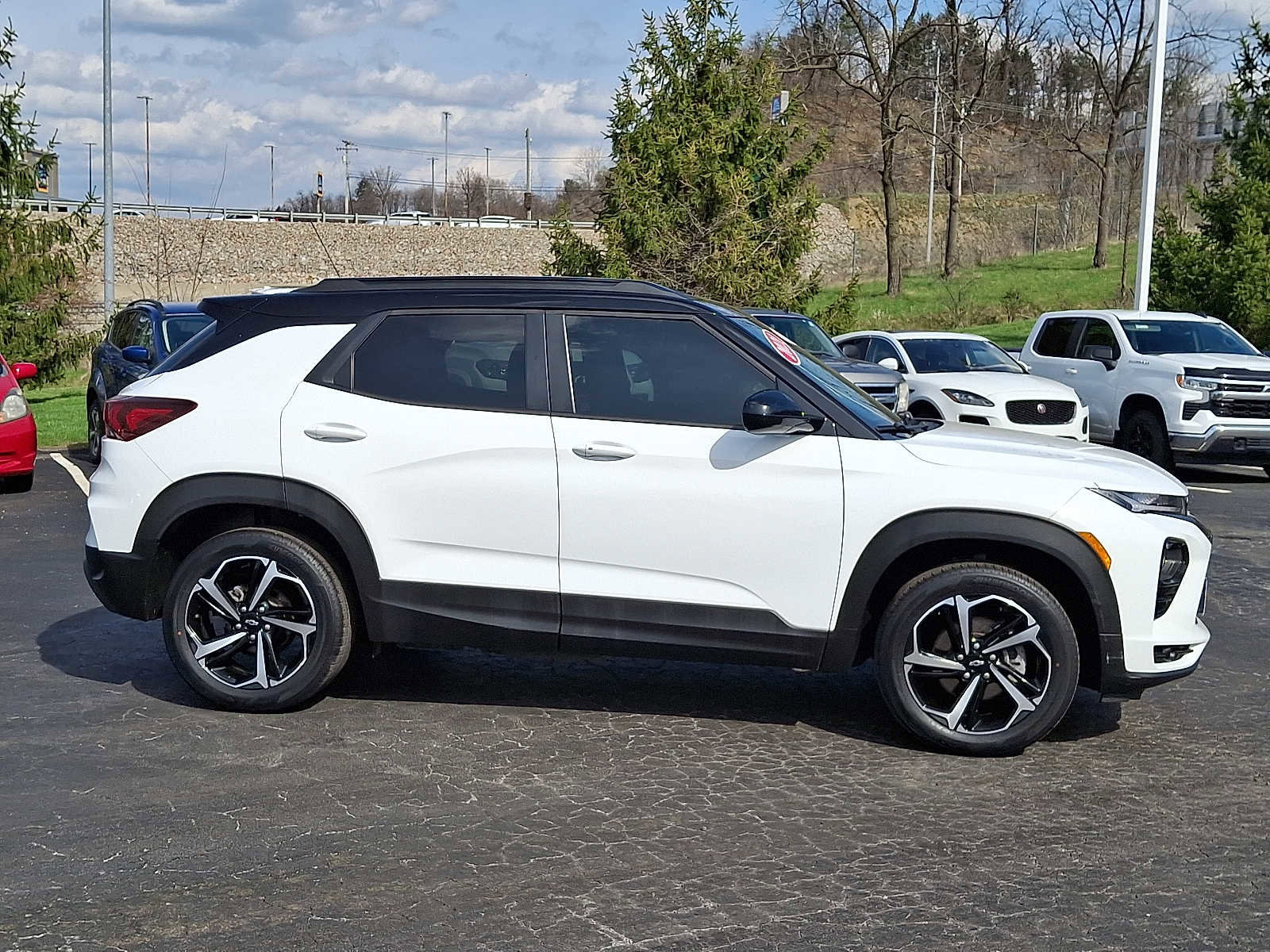 Used 2021 Chevrolet TrailBlazer RS w/ Sun and Liftgate Package AWD/4WD image 7