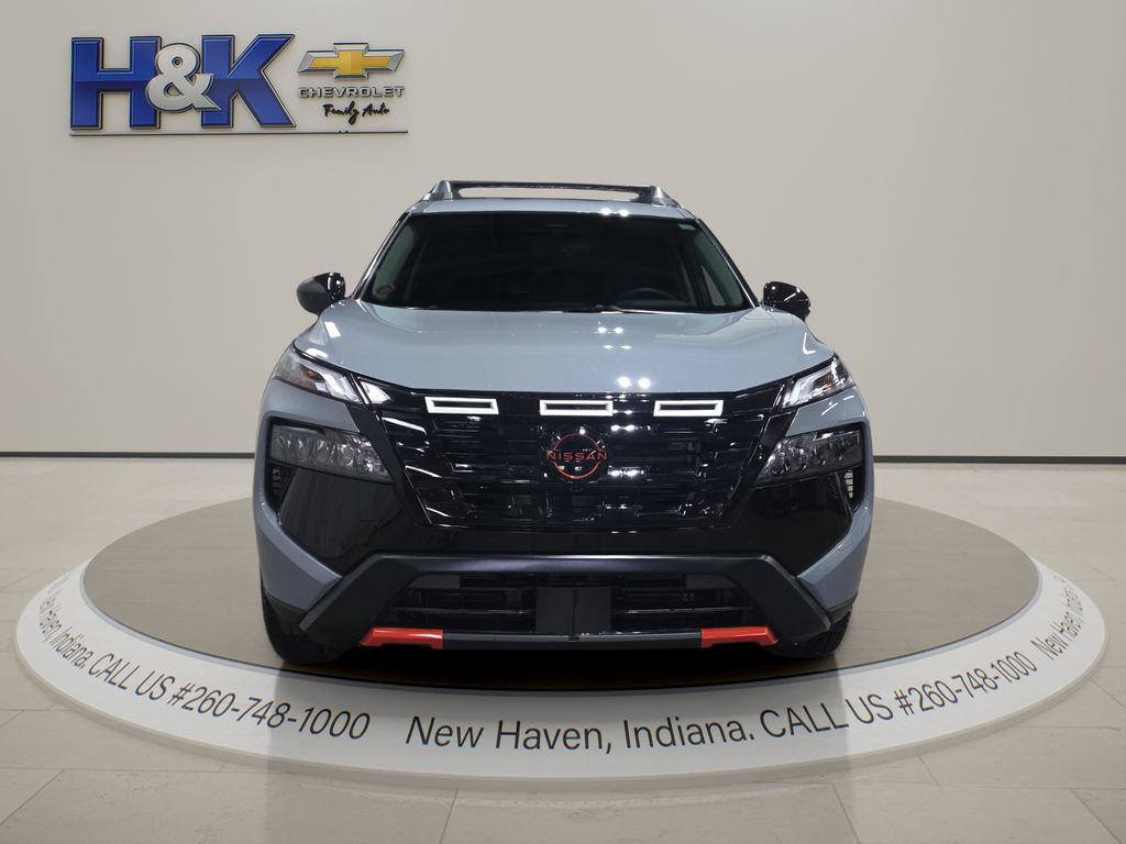 Used 2025 Nissan Rogue SV AWD/4WD image 2