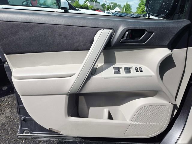 Used 2013 Toyota Highlander FWD image 26
