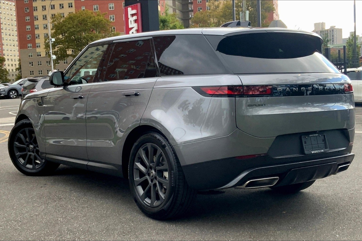 Used 2025 Land Rover Range Rover Sport image 11