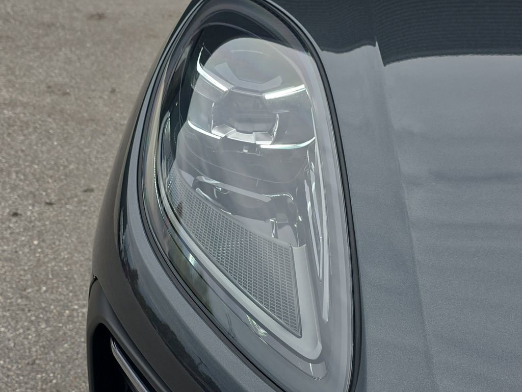 New 2026 Porsche Macan image 15