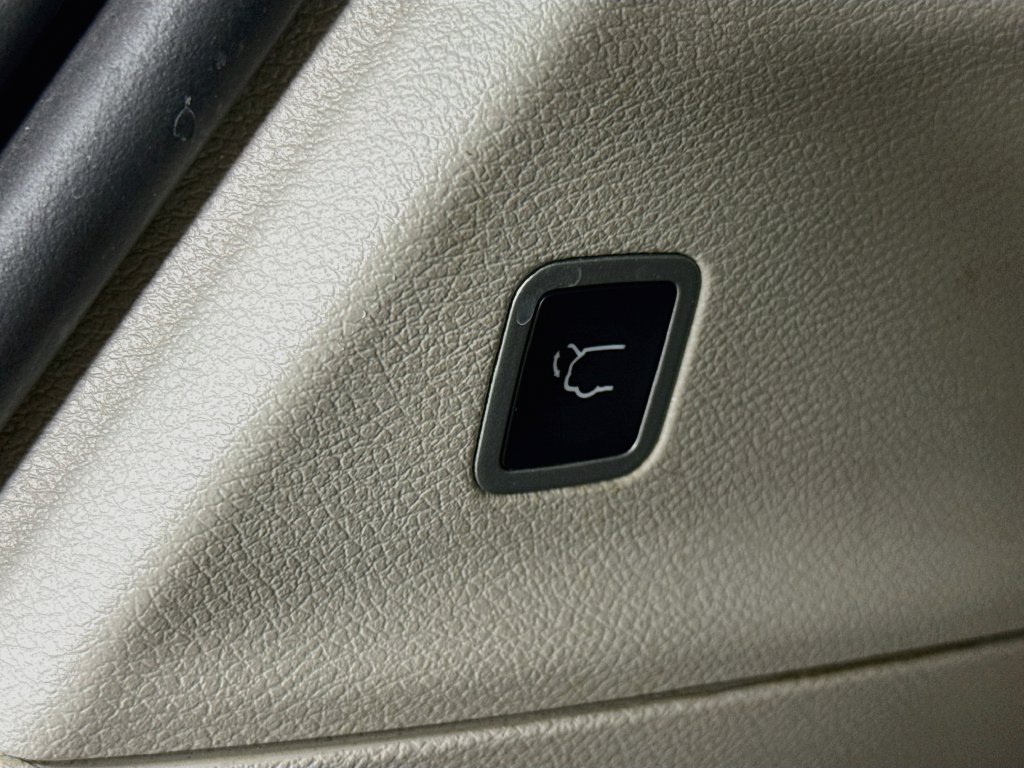 Used 2024 Chrysler Pacifica Touring-L AWD/4WD image 28