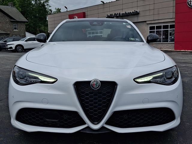 Used 2023 Alfa Romeo Giulia Veloce RWD image 2