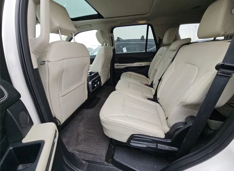 Used 2018 Ford Expedition Platinum image 4