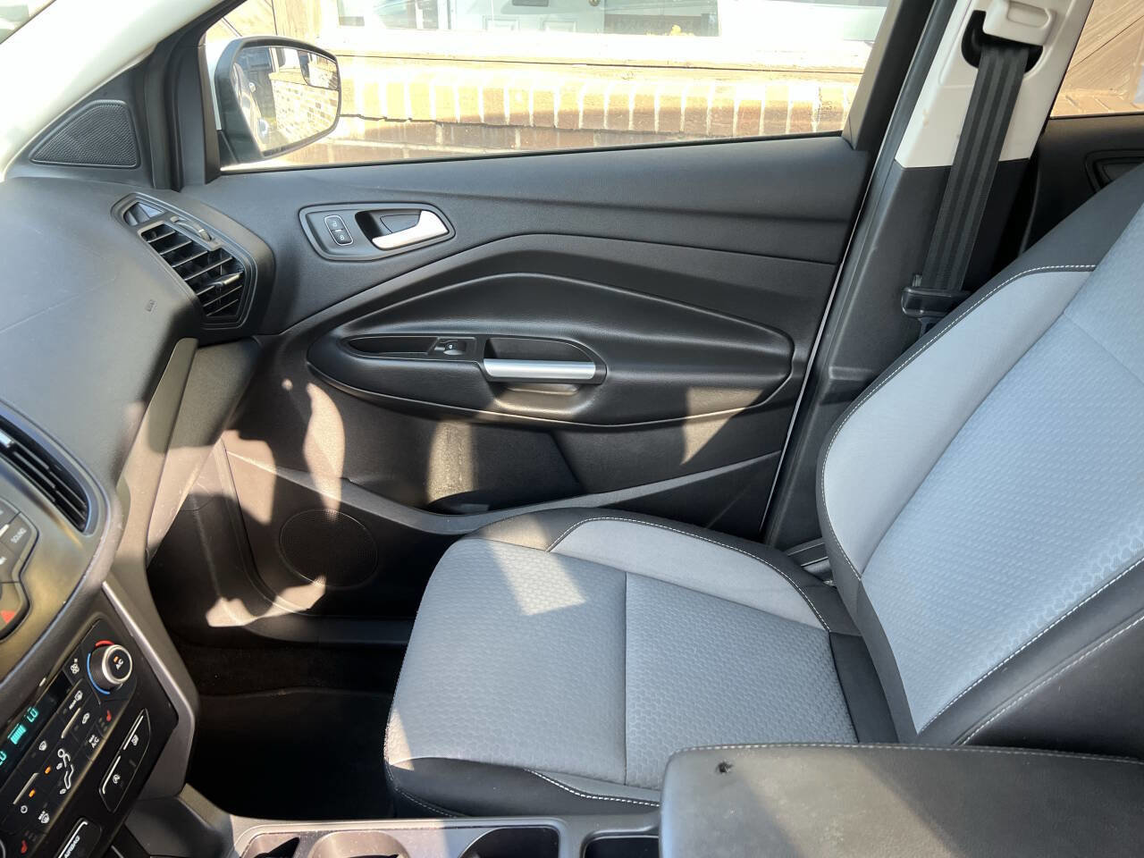 Used 2018 Ford Escape SE image 15