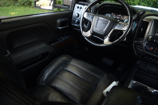 Used 2019 GMC Sierra 2500 Denali w/ Duramax Plus Package AWD/4WD image 2