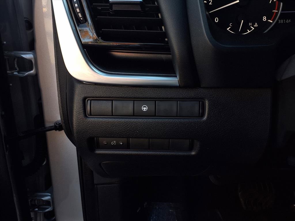 Used 2023 Nissan Rogue SV image 14