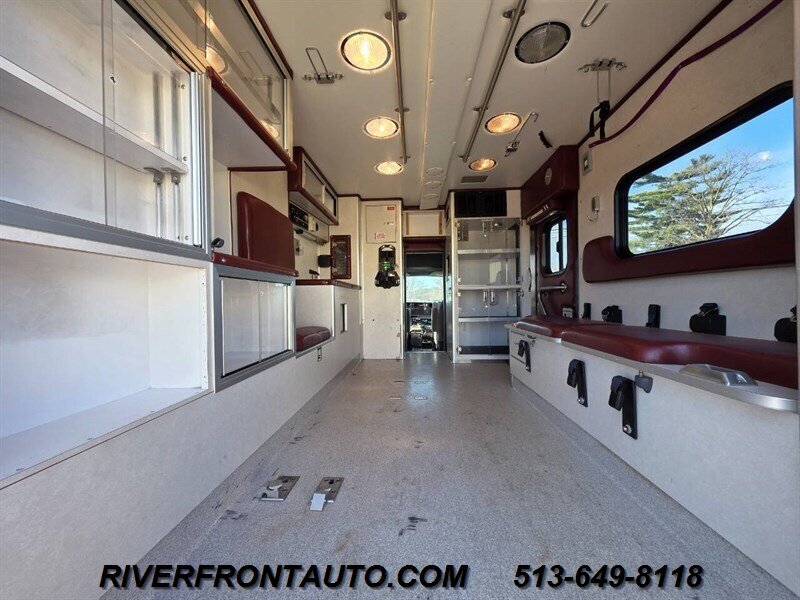 Used 2001 Ford F350 4x4 Regular Cab DRW Super Duty image 6