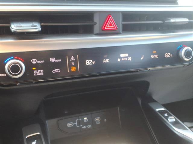 Used 2024 Kia Sorento S image 16