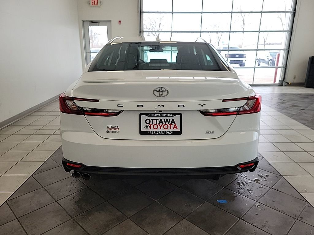 Used 2025 Toyota Camry SE image 6