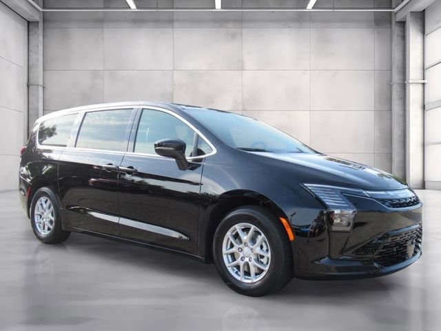 New 2027 Chrysler Pacifica Select FWD image 1