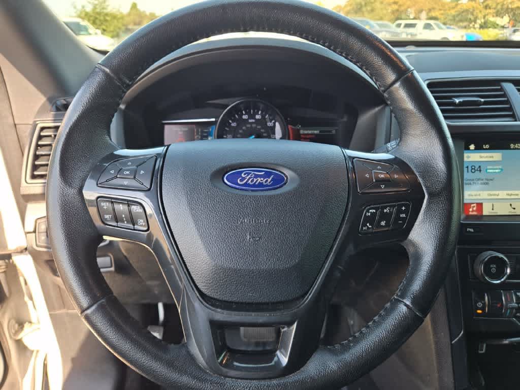 Used 2018 Ford Explorer XLT w/ Equipment Group 202A AWD/4WD image 10