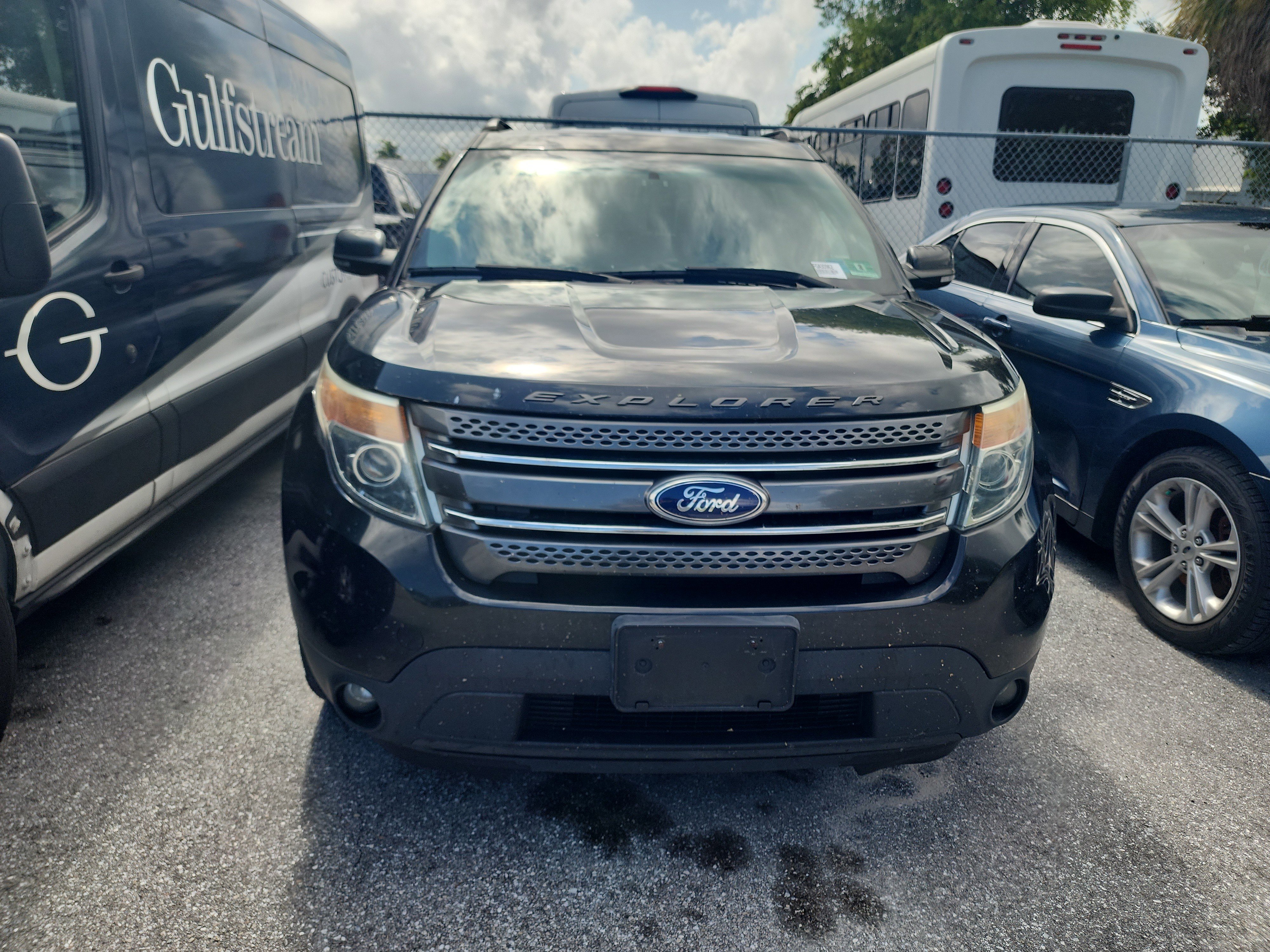 Used 2015 Ford Explorer XLT w/ Equipment Group 202A AWD/4WD image 2