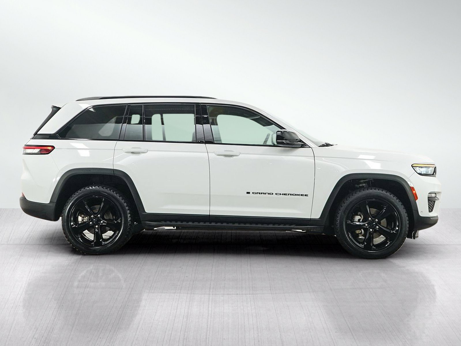 Used 2024 Jeep Grand Cherokee Limited w/ Luxury Tech Group II AWD/4WD image 6