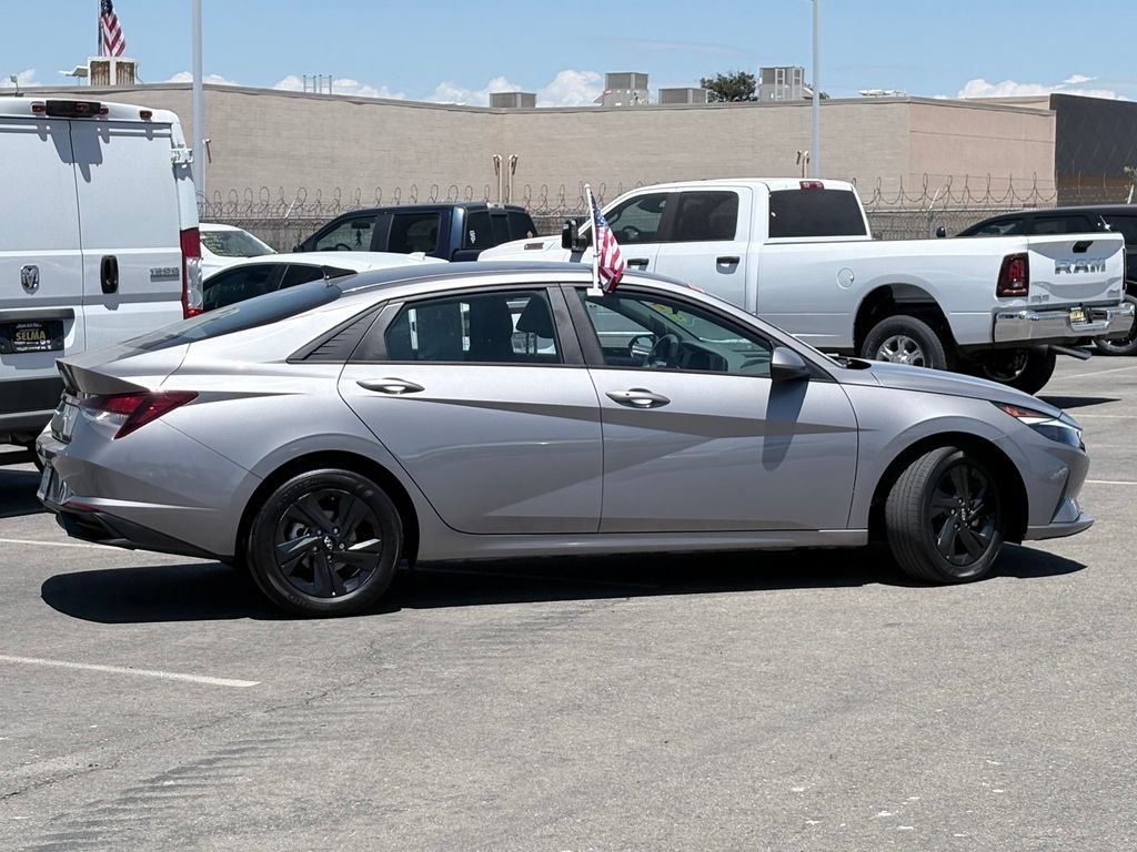Used 2023 Hyundai Elantra SEL FWD image 4