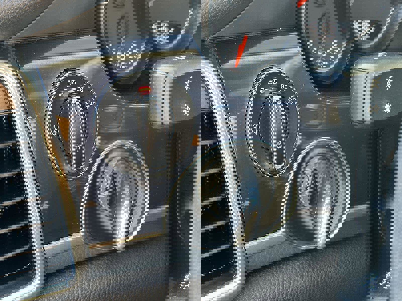 Used 2016 Porsche Panamera 4 image 27