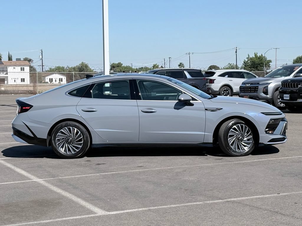 New 2026 Hyundai Sonata Limited FWD image 3