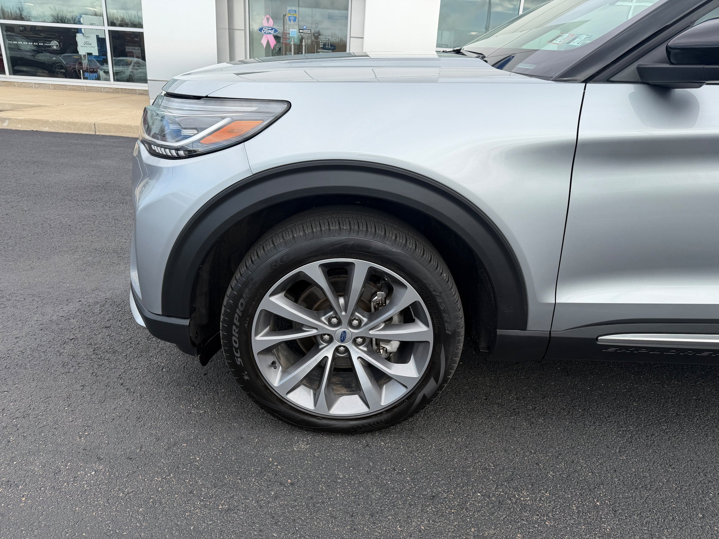 Certified 2025 Ford Explorer Platinum w/ Ultimate Package AWD/4WD image 10