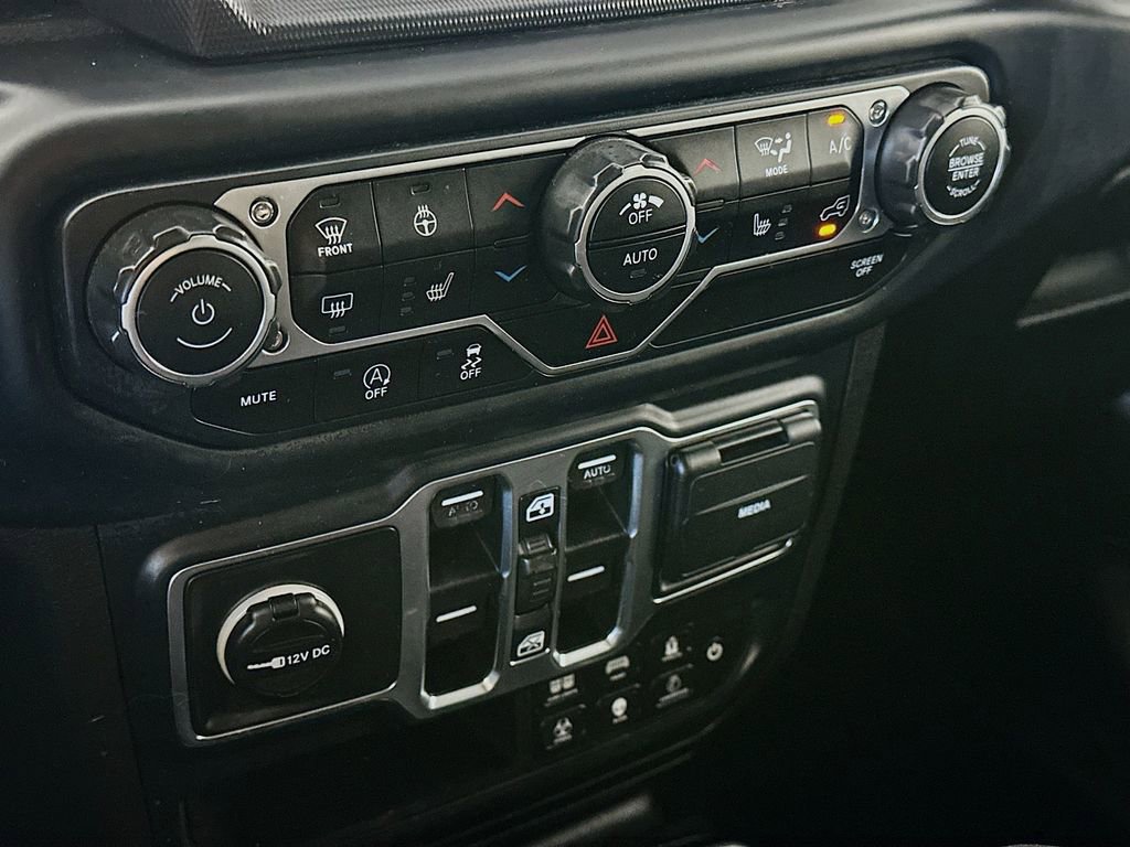 Used 2019 Jeep Wrangler Unlimited Sahara AWD/4WD image 18