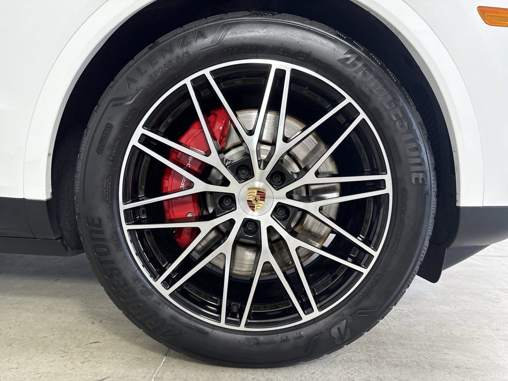 Certified 2025 Porsche Cayenne S AWD/4WD image 15