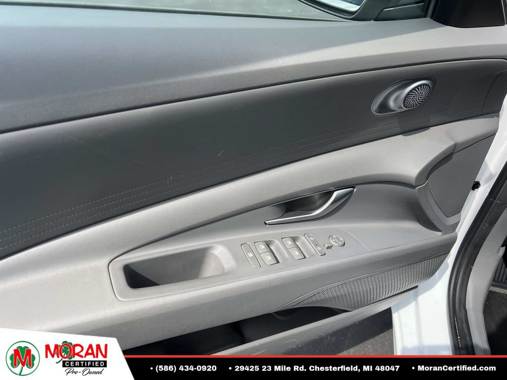 Used 2021 Hyundai Elantra SE FWD image 14
